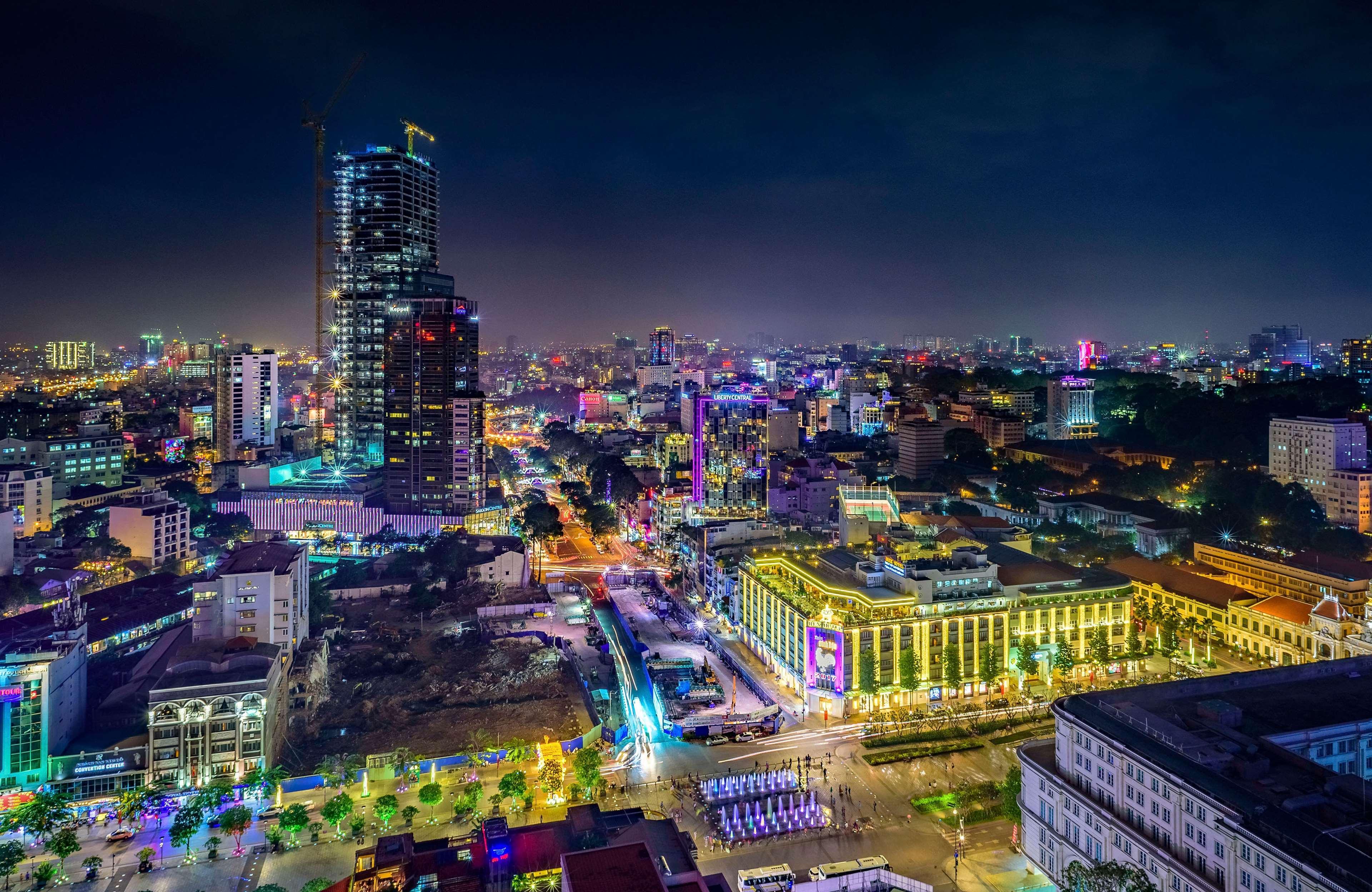 Hotel Caravelle Saigon Ho-Chi-Minh-Stadt Exterior foto Aerial view of the city at night