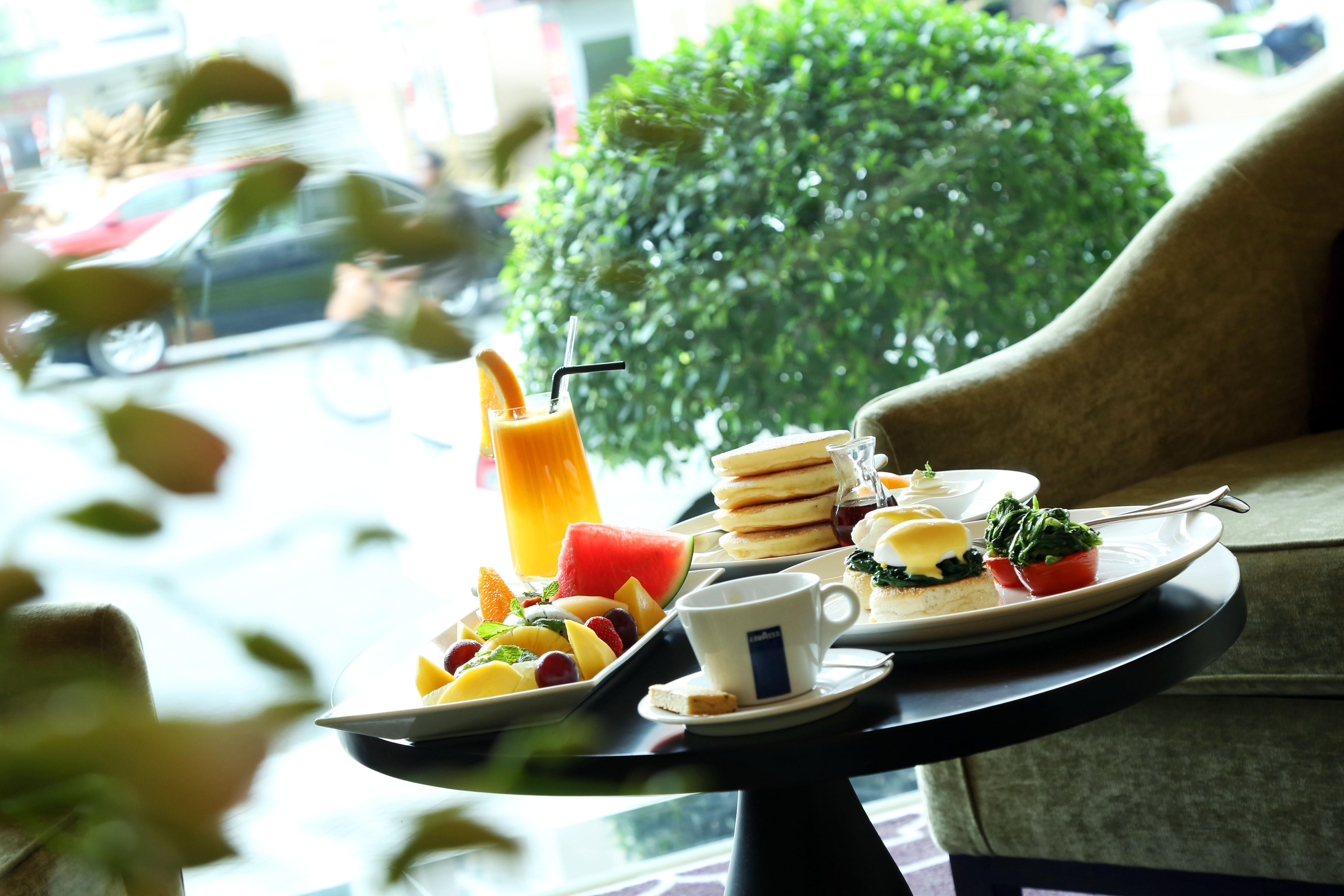 Hotel Caravelle Saigon Ho-Chi-Minh-Stadt Exterior foto A light meal
