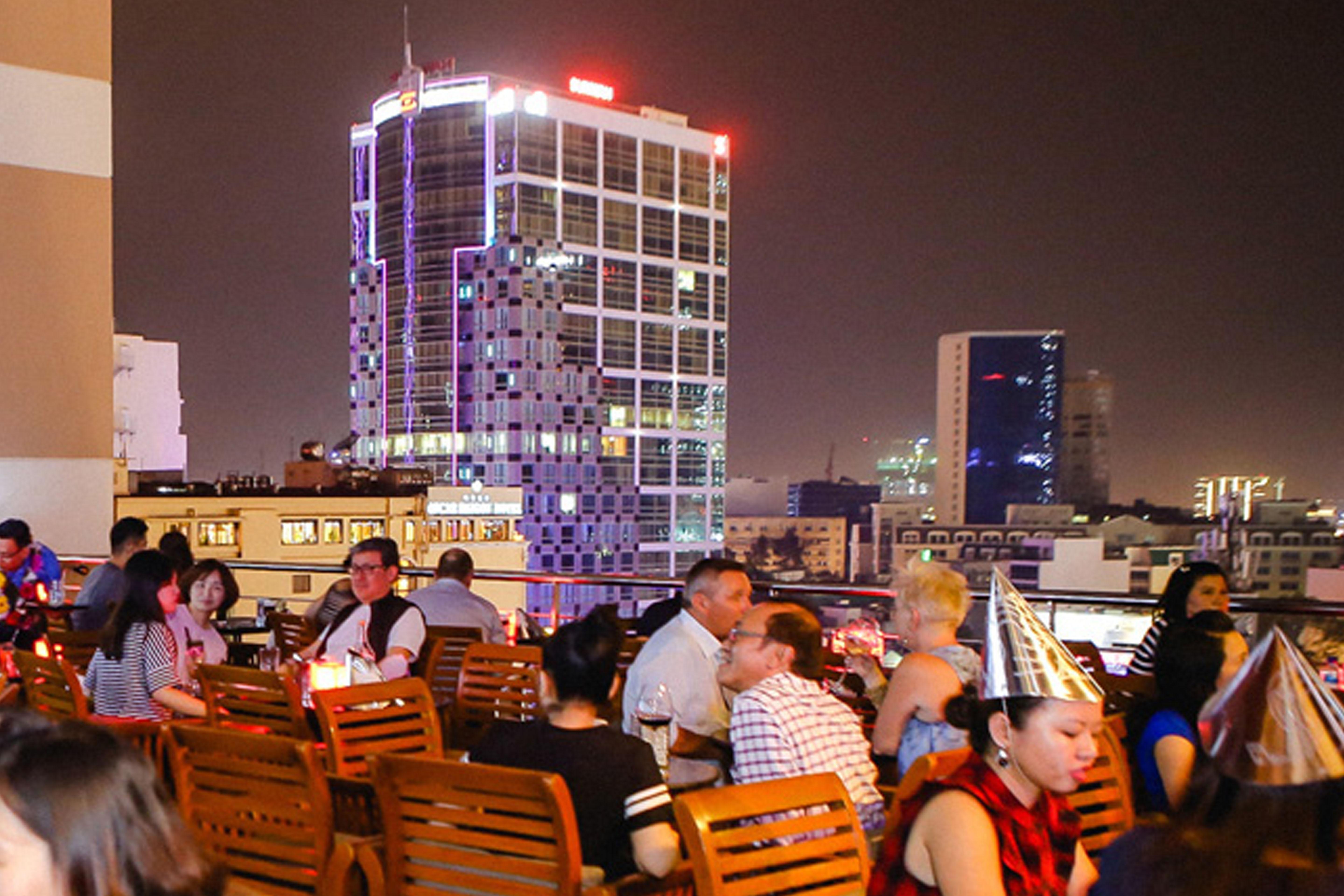 Hotel Caravelle Saigon Ho-Chi-Minh-Stadt Exterior foto Rooftop bar in Bangkok